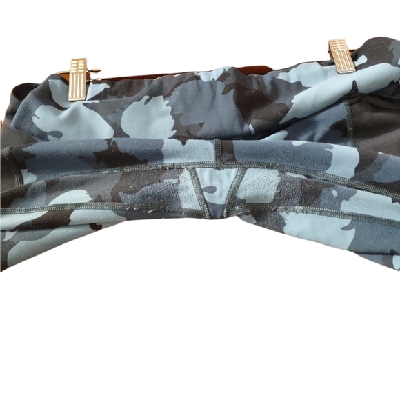 🍄3/$20 SzM Athleta All In Blue Camo Leggings - Picture 4 of 4